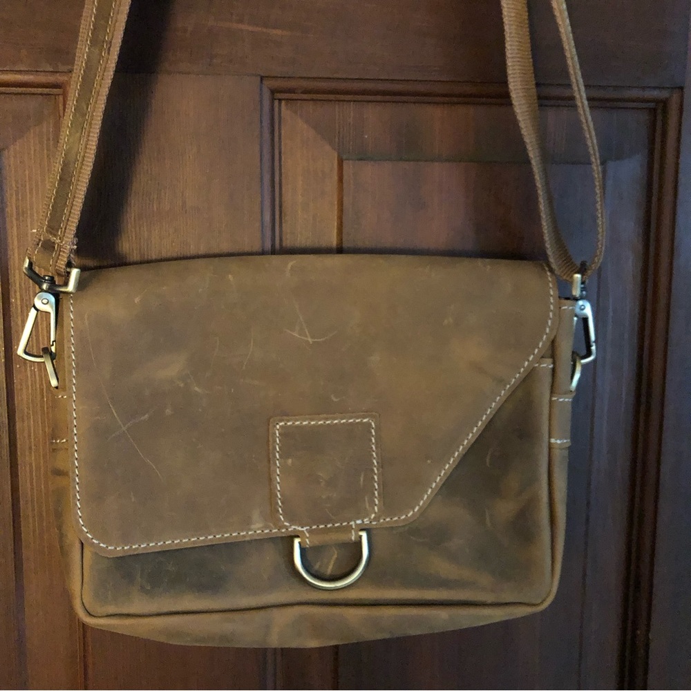 ⭐️ REDUCED⭐️Distressed leather saddle bag style shoulder/cross body bag